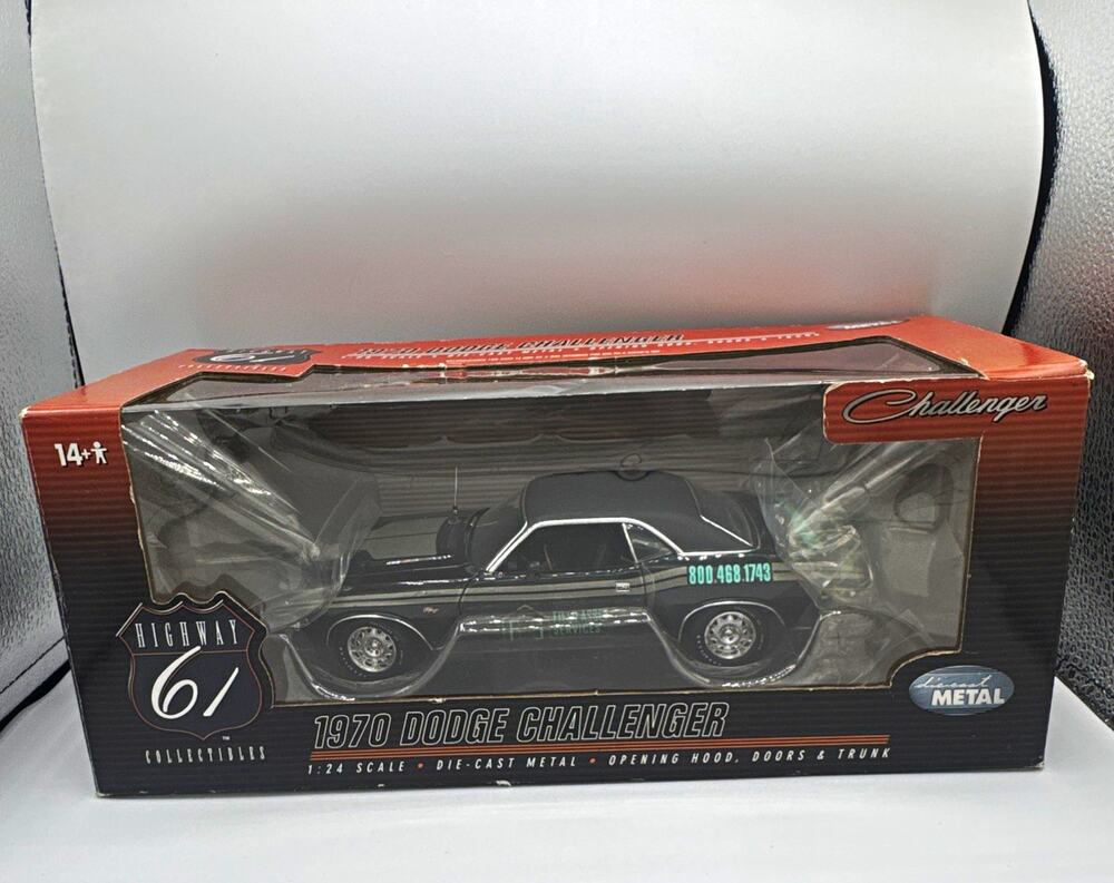 Highway 61 1970 Dodge Challenger Black Diecast Metal 1:24 Opening Parts